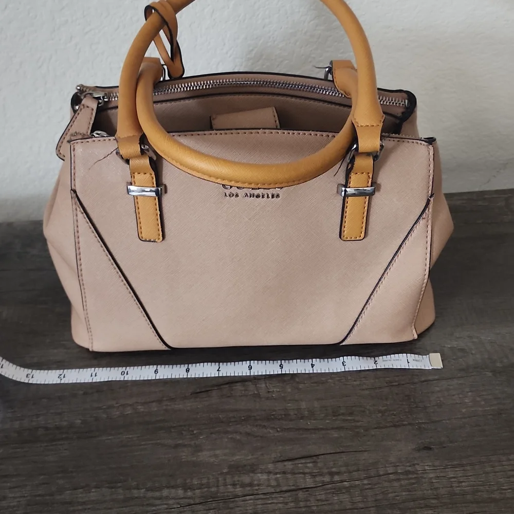 Guess - Picture 6 of 10